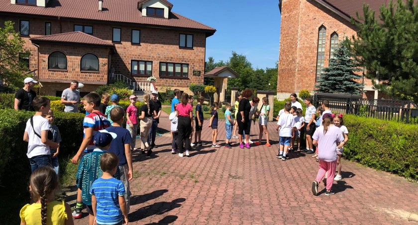 Prawie 40 radomszczańskich dzieci bierze udział w parafialnych „Wakacjach u św. Jadwigi”