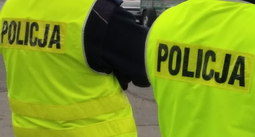 Lewoskręt to trudny manewr? Okazało się, że dla kierowcy samochodu i ciągnika rolniczego - nawet bardzo