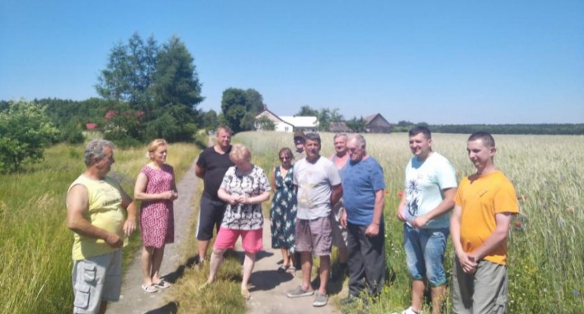 Wymysłów przeciw inwestycji. Niech wójt na swoim placu postawi maszt - mówią mieszkańcy