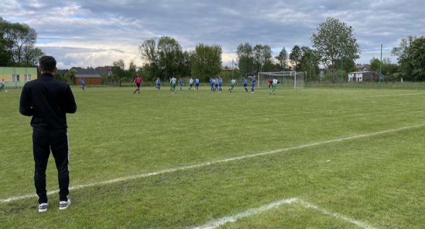 Sparingi naszych drużyn: trenerzy testują i sprawdzają, piłkarze się zgrywają