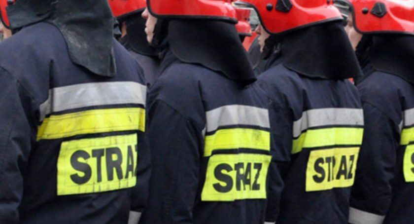Strażacy weszli do mieszkania przy ul. Sokolej przez uchylone okno. Znaleźli martwą kobietę