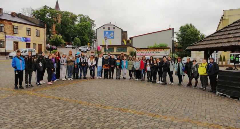Spotkanie z historią, ciekawostkami z dawnych wieków, herbatka i przyroda: rajd z ERA Travel