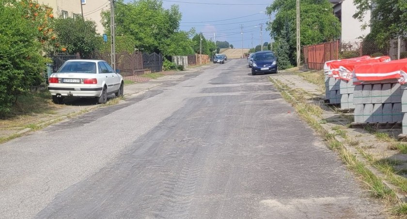 Rozpoczął się remont dróg gminnych w Przedborzu. Środki pochodzą z Rządowego Funduszu Rozwoju Dróg