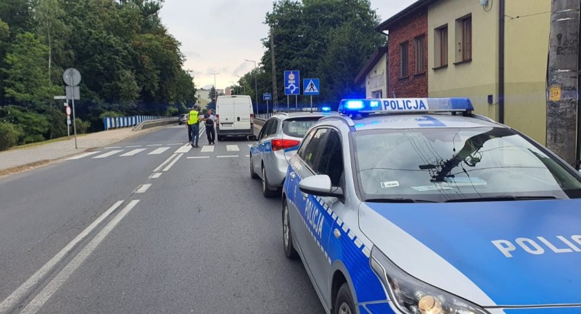 77-letni pieszy potrącony w Przedborzu przez kierującego fiatem ducato 