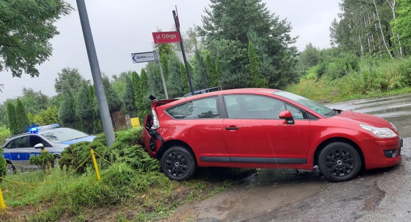 Najechał ciężarówką na citroena. Kierująca trafiła do szpitala 