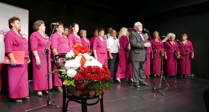 Koncert Chóru Romatica w MDK: „Piosenko ma, z żołnierzem chodź”