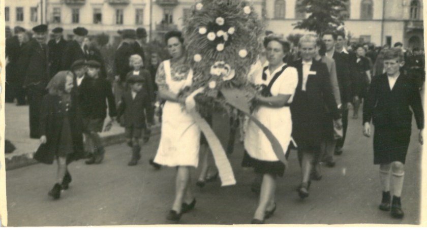 Historia dożynek: Wieniec od przodownic, czyli jak świętowano w Radomsku i powiecie
