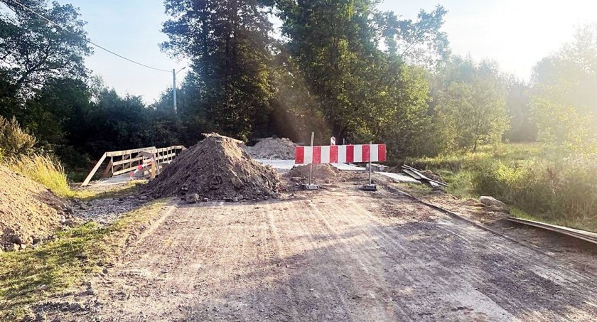 Starostwo ma na swoich drogach 30 mostów. Co roku remontuje jeden. Teraz ten w Zagórzu