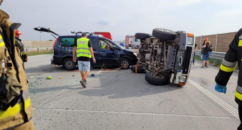 Kolizja dwóch samochodów osobowych na odcinku w budowie autostrady A1