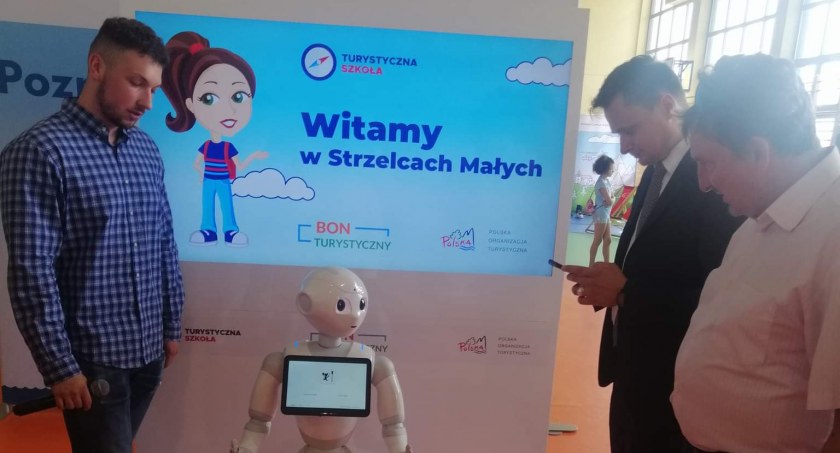 Do szkoły w Strzelcach Małych w gminie Masłowice przyjechało Mobilne Centrum Edukacji 