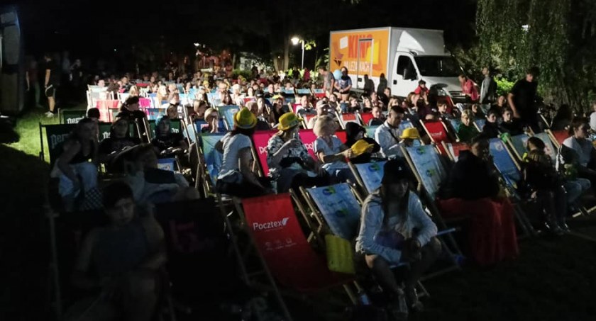 MDK: Kino na leżakach, ostatni wakacyjny seans w parku Świętojańskim. Z koglem-moglem na ekranie