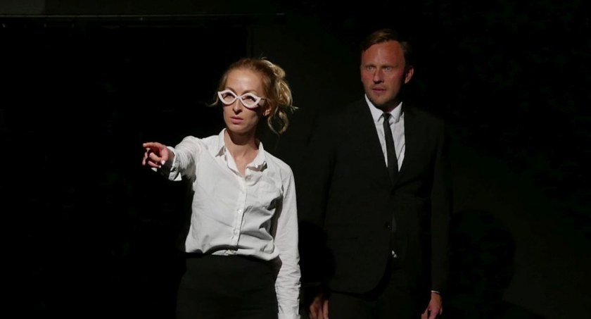 Hamlet i Ofelia w MDK. W przedstawieniu można było przeszkadzać. Nawet należało