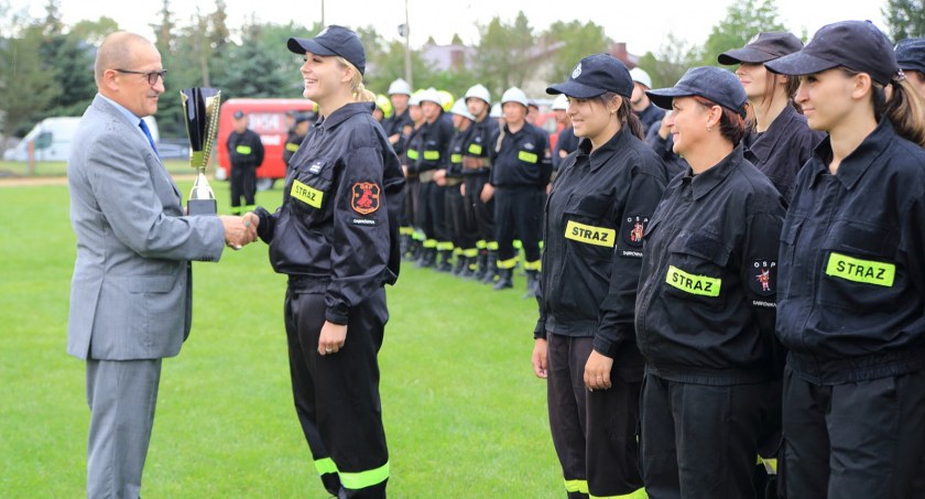 XI Zawody Sportowo-Pożarnicze OSP Powiatu Radomszczańskiego. Walczyło 16 drużyn