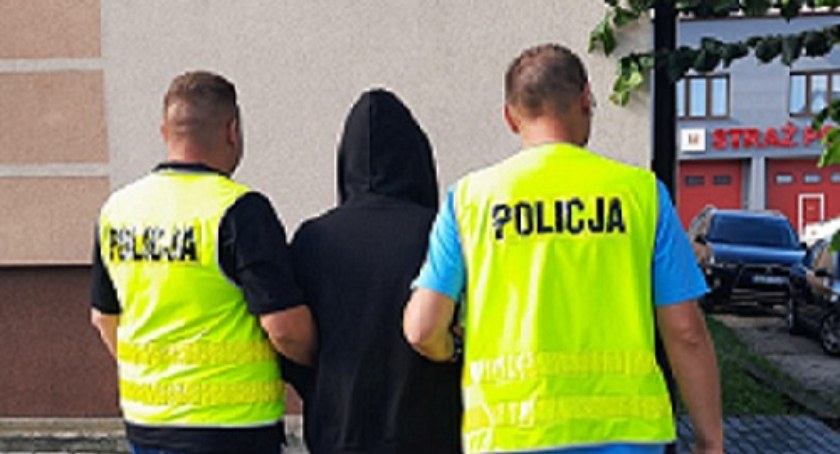 Czterech młodych mężczyzn kradło deski obiciowe ze stodół. Grozi im do 5 lat więzienia