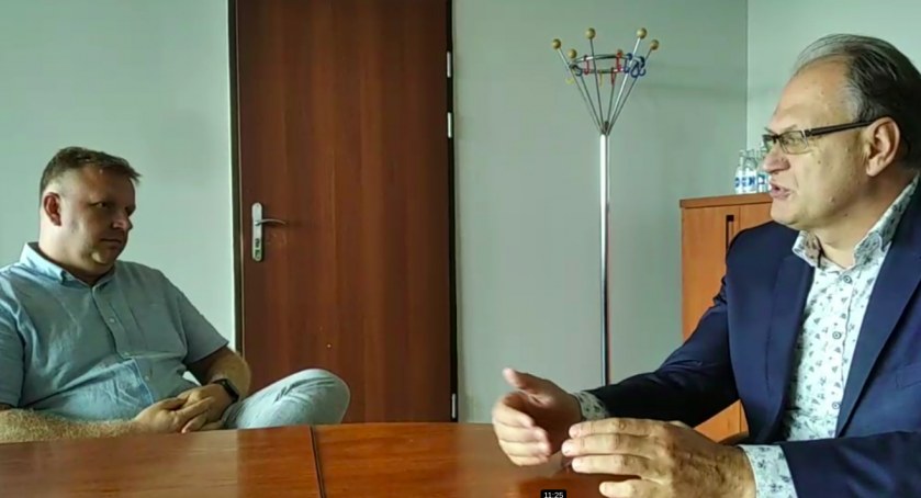 Radny Łukasz Więcek skontrolował umowy miasta. Jedna z 