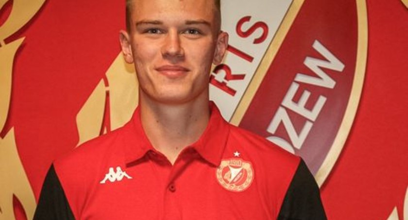 Radomszczanin Mateusz Kempski podpisał dwuletni kontrakt z Widzewem Łódź