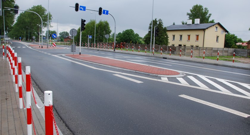 Przejścia dla pieszych na DK 42 będą doświetlone. Ministerstwo zatwierdziło program inwestycji