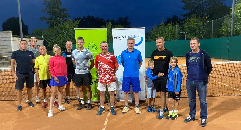 Era Tenisa: III Amatorski Turniej Tenisa Ziemnego w singlu i deblu. W singlu zwyciężył Dariusz Świech