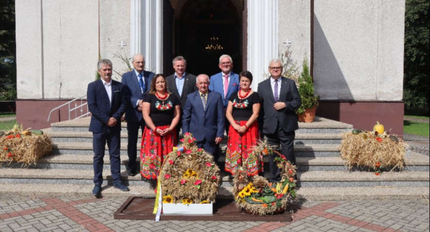 Dożynki w Pławnie. Rolnicy z gminy Gidle dziękowali za plony