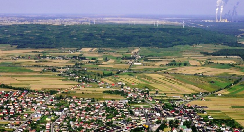 Gmina Kamieńsk otrzyma 2,3 mln zł dofinansowania do OZE. Powstanie 129 instalacji fotowoltaicznych