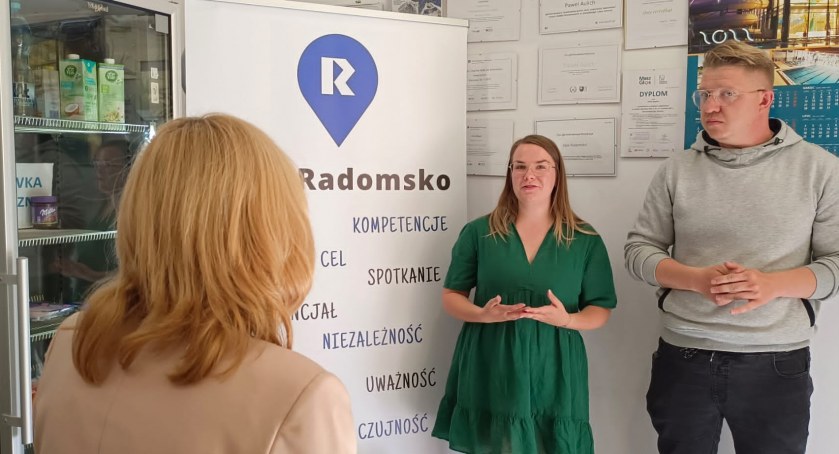 W Radomsku stanęła trzecia lodówka społeczna. Zorganizowało ją stowarzyszenie Spot Radomsko