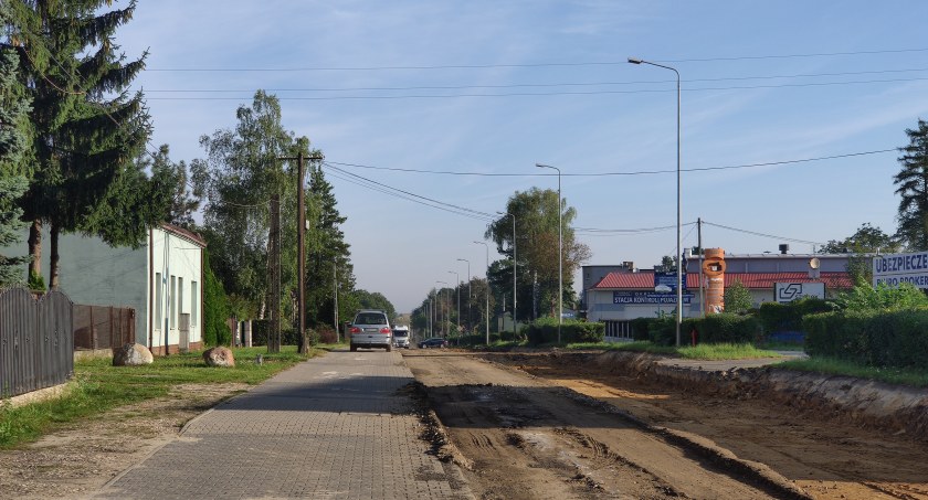 Mieszkaniec Krakowskiej: Kierowcy jeżdżą sobie po chodnikach! GDDKiA: No cóż... Będą za to mandaty