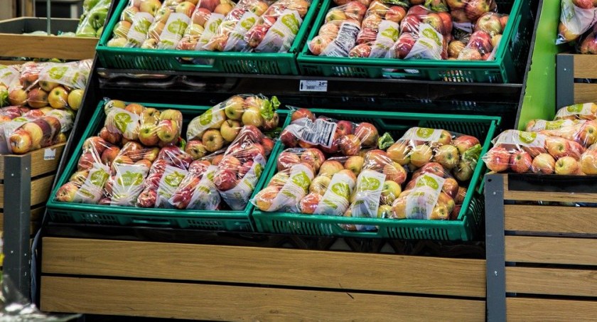 Inflacja czarno na białym. Liczymy, o ile w Radomsku wzrosły ceny podstawowych produktów
