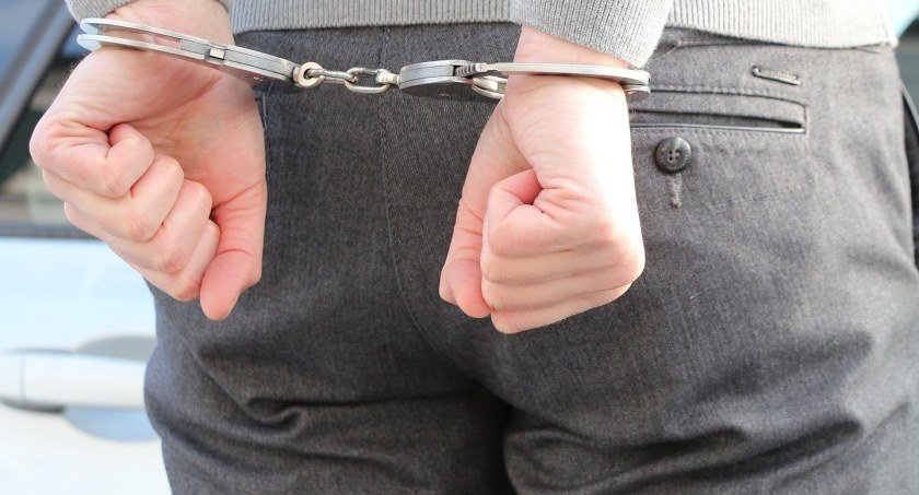 Żona wezwała policję, bo się awanturował. Okazało się, że 25-latek ma… 2 lata do odsiadki