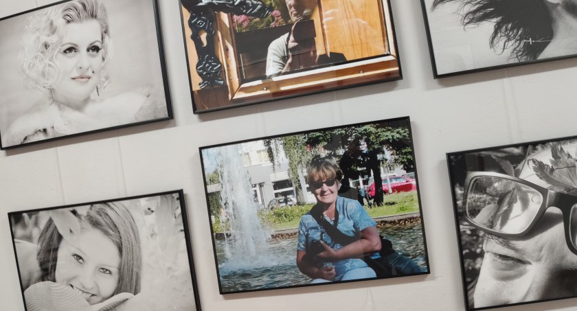 Członkowie towarzystwa fotograficznego im. Osterloffa sami stanęli przed obiektywem. To zupełnie inna wystawa 