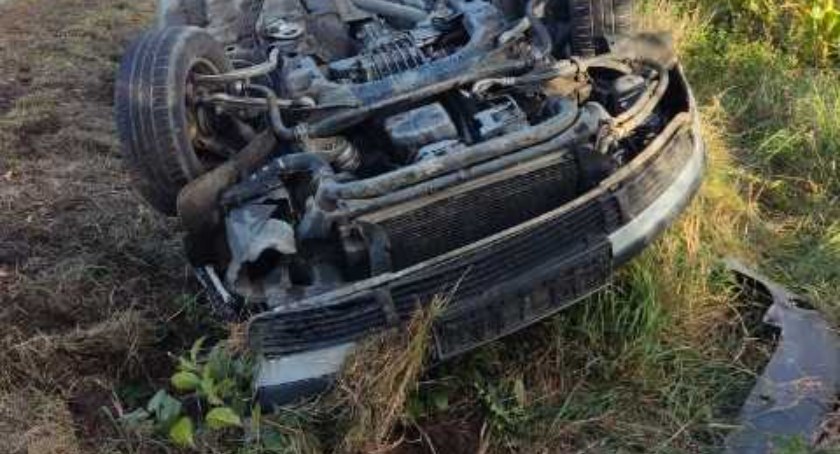 32-latka jechała zbyt szybko, straciła panowanie nad autem, które wpadło do rowu
