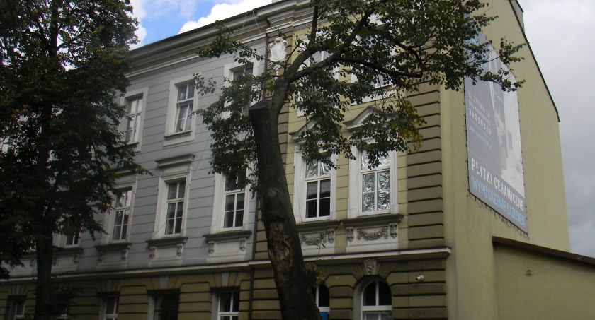O drzewa przy ul. Kościuszki i przy klasztorze zadbał Ernest Rudnicki. Wykonał kompleksową pielęgnację