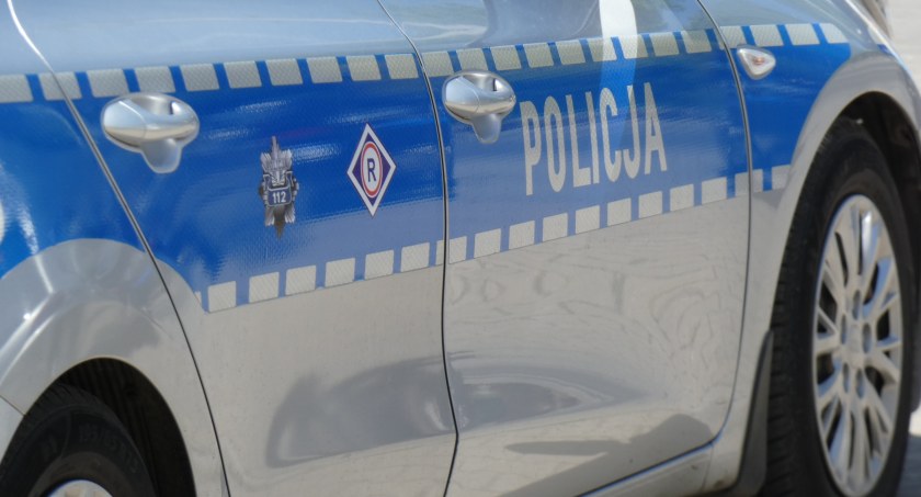 Pijany 20-latek wiózł czworo pasażerów. Źle zaparkował i wpadł. Teraz stanie przed sądem