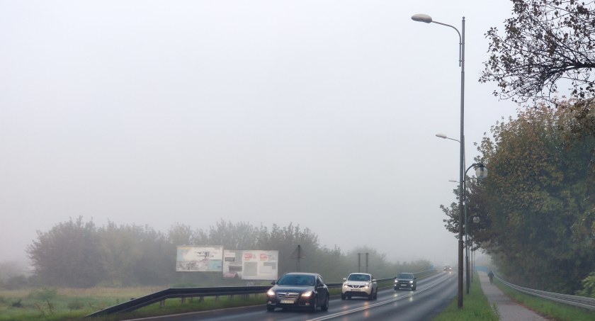 Czytelnik: 9 rano, a na wiadukcie świecą się latarnie. Urząd: Może rozregulował się zegar
