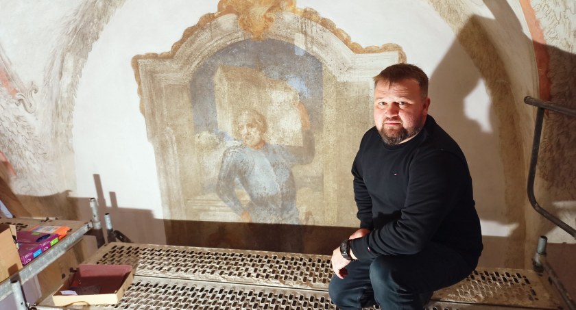 Zabytek ze Strzałkowa. Tomasz Nowak o historii miejscowego kościoła