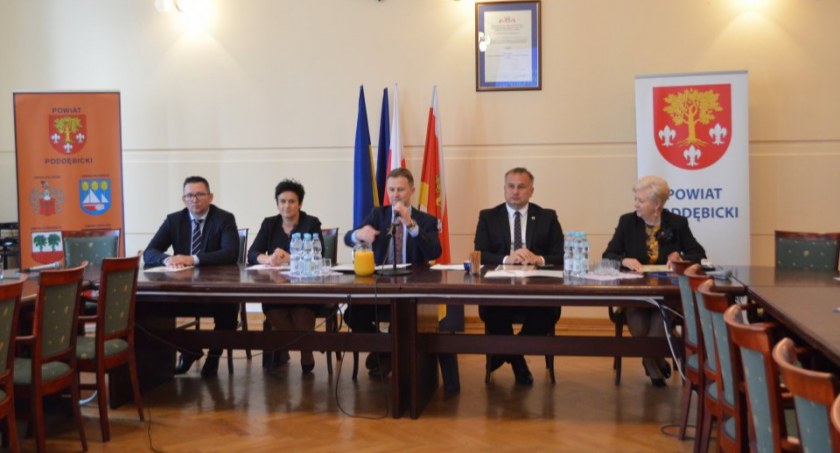 Obrady Konwentu Powiatów Województwa Łódzkiego - dyskutowano o bieżacych sprawach województwa