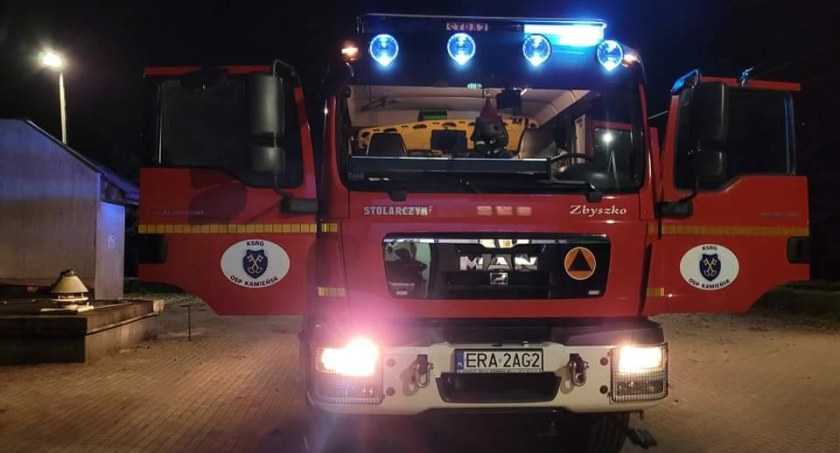 Strażacy z Kamieńska uratowali pracownika Miejskiej Oczyszczalni Ścieków przy ulicy Fryderyka Chopina 