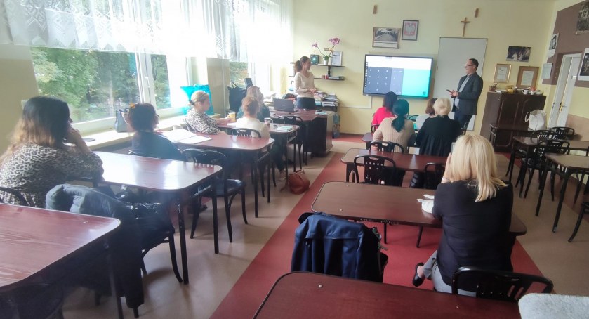 Interaktywne monitory w Jedynce. Za niektóre zapłaciła Rada Rodziców