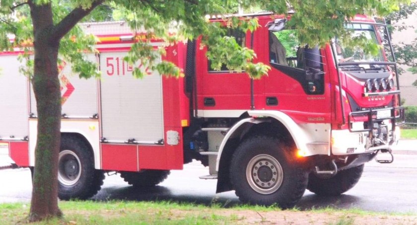 Pożar w bloku przy Leszka Czarnego 17. Ewakuowano poparzonego mężczyznę 