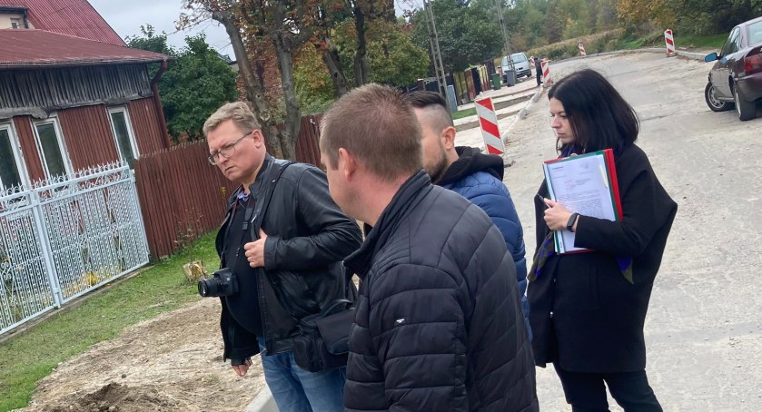Pełnomocnictwo od Myszki Miki. Mieszkańcy Gołębiej: urząd chce nas zniechęcić do protestu
