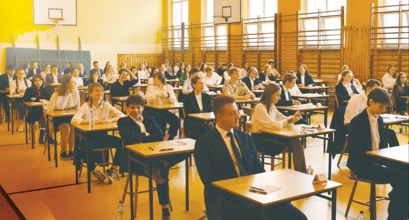 Czy studia jeszcze się młodym opłacają? „Większość młodych ma ten papier. To kto się wybija?