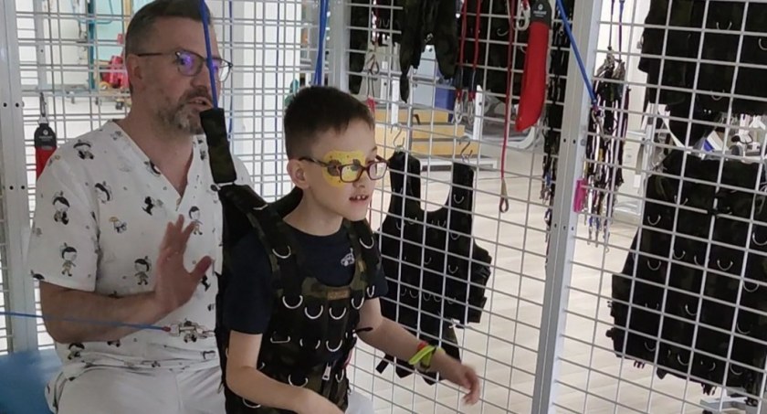 Druhowie z OSP Wielgomłyny proszą o wsparcie zrzutki na rehabilitację Marcela, który walczy, by móc normalnie funkcjonować