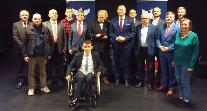 [Komentarz] Panie Łukaszu, huk roboty przed panem. Na spotkaniu z posłem tylko kilkanaście osób