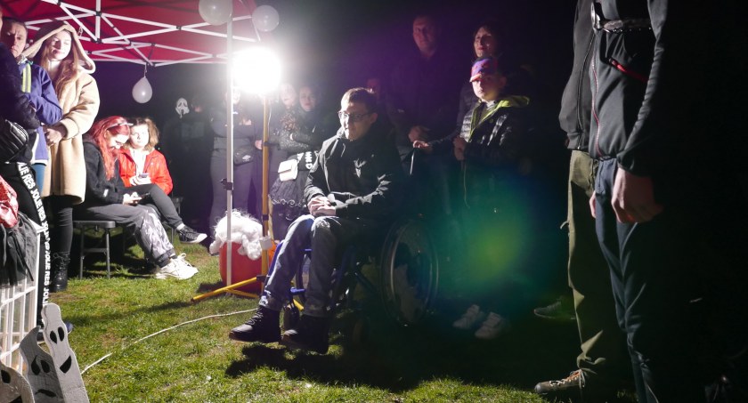 [ZDJĘCIA] Pobiegli dla Bartosza Stankiewicza z II LO. Rozbiegajmy Radomsko „straszyło” na Wymysłówku