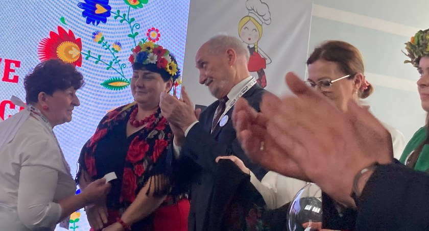 Bitwa Regionów Kół Gospodyń Wiejskich. W Dobryszycach trwa konkurs kulinarny [ZDJĘCIA]