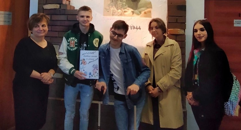 Zamiast kwiatka na Dzień Nauczyciela, pieniądze dla Bartosza. Uczniowie Ekonomika pomagają