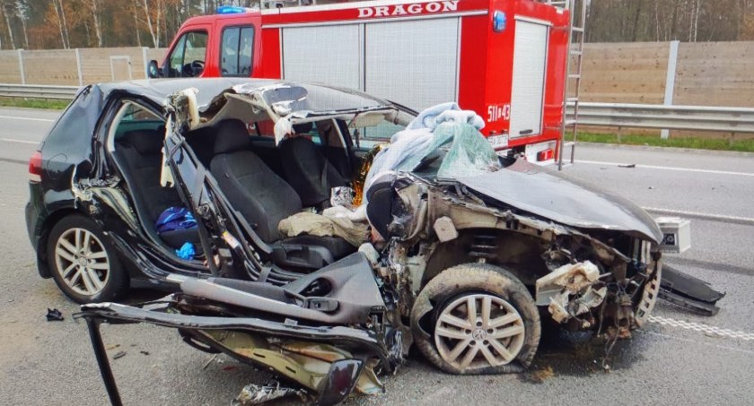Śmiertelny wypadek na autostradzie A1. Jezdnia w kierunku Łodzi zablokowana 