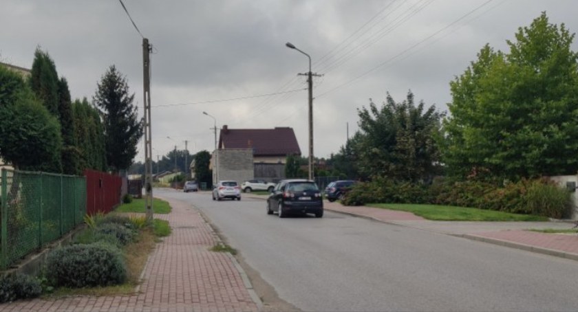 Czytelnik: Co z objazdem Krakowskiej Starą Drogą? Zero informacji z UM. Policja: właśnie trwają ustalenia