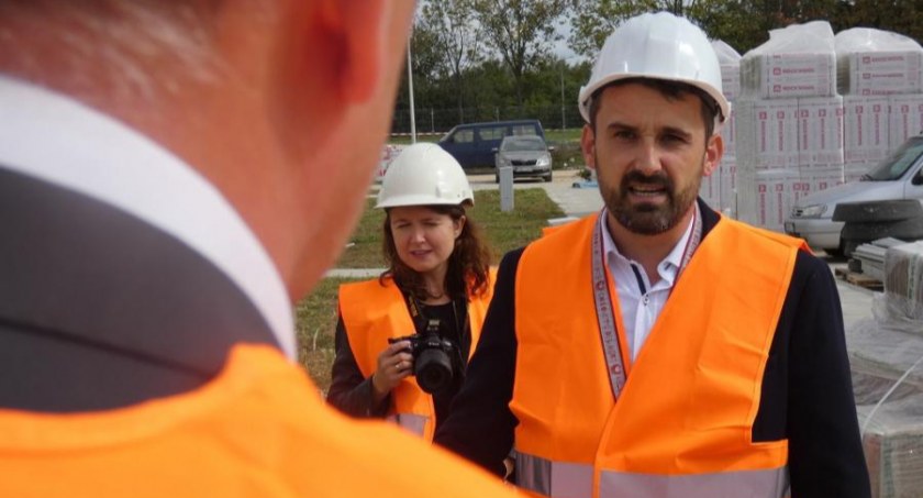 „Radni nie wyrażają poparcia dla planów likwidacji starego basenu...