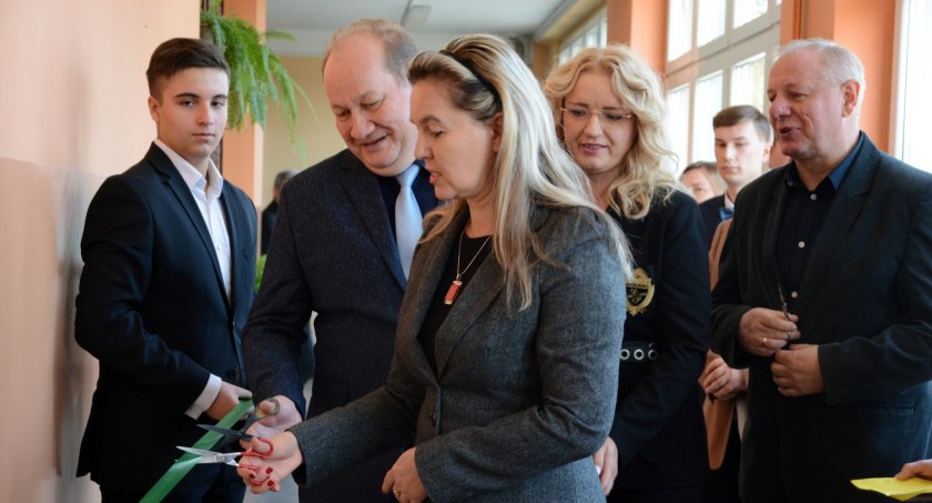 W I LO otwarto nowoczesną salę informatyczną. W ramach projektu „Cyfrowa szkoła - rozwój edukacji cyfrowej”