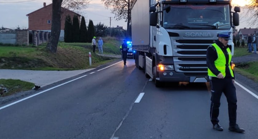 42-letnia radomszczanka potrącona przez samochód ciężarowy. Kobieta została odwieziona do szpitala